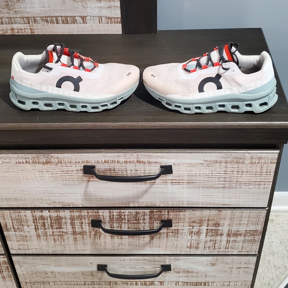 Used On Running Shoes Cloudmonster size 9